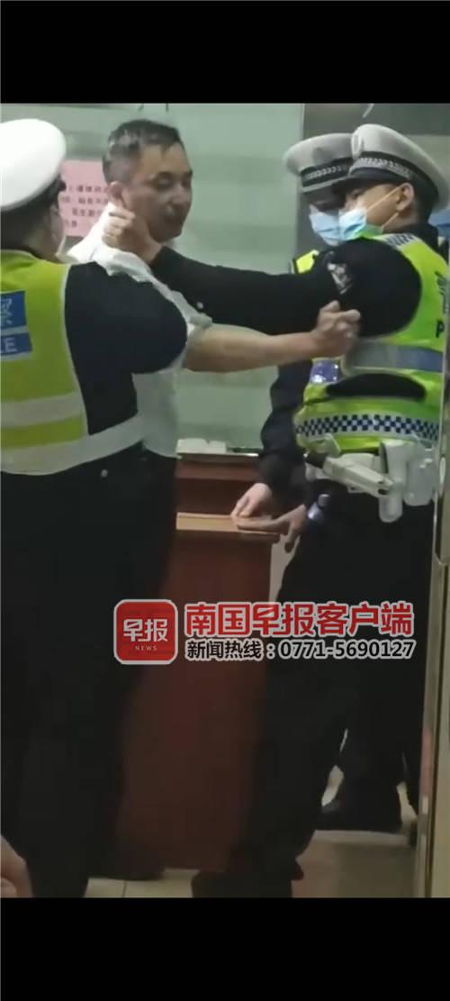 小米SU7车祸致人伤亡，交警部门及时介入调查，回应社会关切